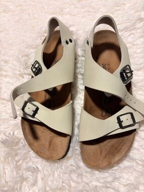 Birkenstock Women's Cream Cross-Strap Buckle Sandals NWOT
